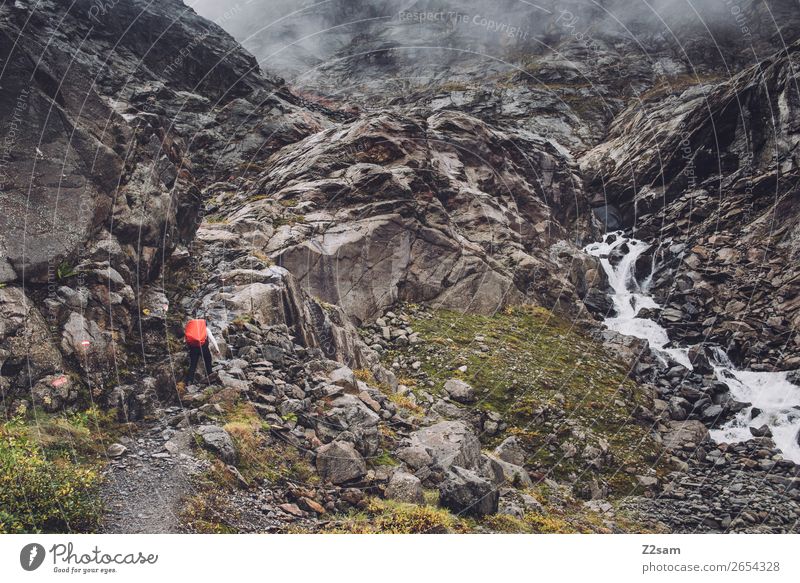 Klettersteig zur Braunschweiger Hütte | E5 Abenteuer Expedition wandern Mensch Natur Landschaft Wolken Herbst schlechtes Wetter Nebel Felsen Alpen