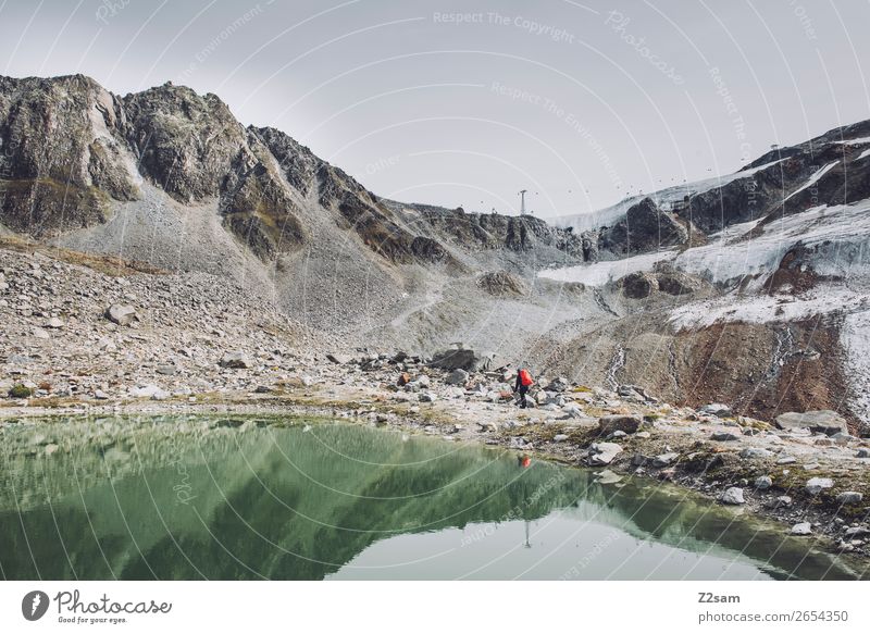 Wanderer am Rettenbachgletscher Abenteuer Expedition Berge u. Gebirge wandern Mensch Natur Landschaft schlechtes Wetter Nebel Alpen Gletscher See Rucksack