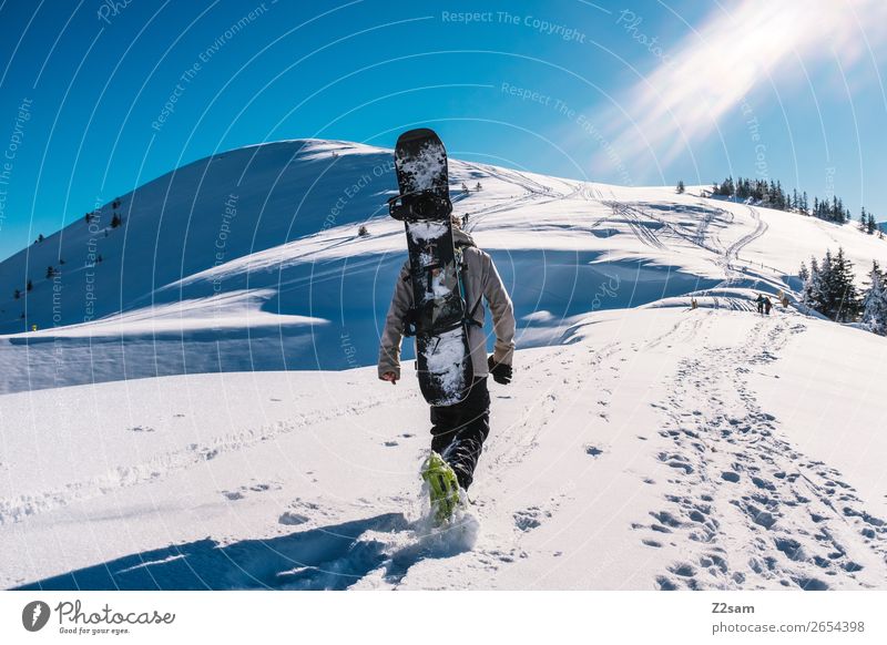Tourengeher | Freerider Lifestyle Stil Ferien & Urlaub & Reisen Expedition Winter Berge u. Gebirge wandern Wintersport Snowboard Schneeschuhe maskulin Umwelt