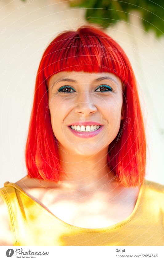 Porträt einer rothaarigen Frau an einem sonnigen Tag Lifestyle Stil Freude Glück schön Haare & Frisuren Gesicht Wellness Sommer Mensch Erwachsene Natur Pflanze