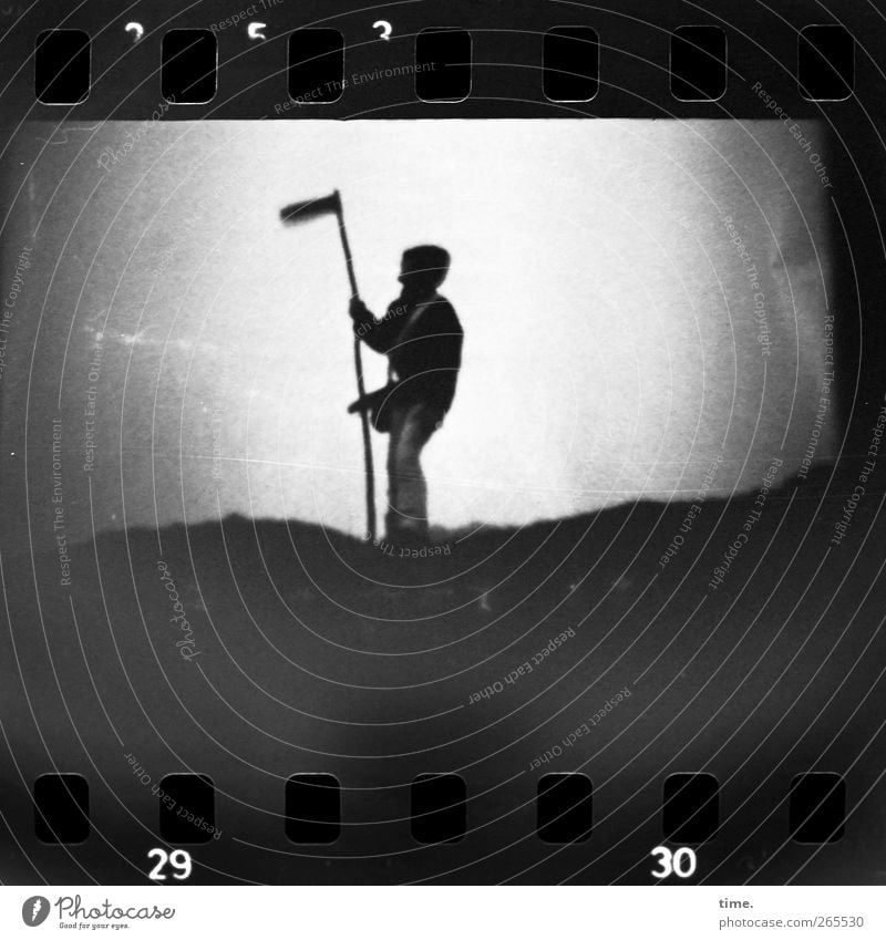 1600 | Zwischenstopp Mensch maskulin Natur Wetter Berge u. Gebirge Fahne Filmmaterial warten authentisch dunkel Unendlichkeit kalt sportlich schwarz weiß