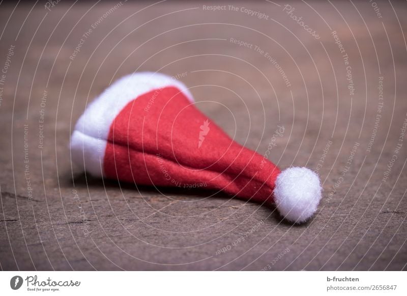 Zipfelmütze Entertainment Party Feste & Feiern Weihnachten & Advent Hut Mütze gebrauchen liegen dreckig retro rot Langeweile Einsamkeit Nikolausmütze Boden