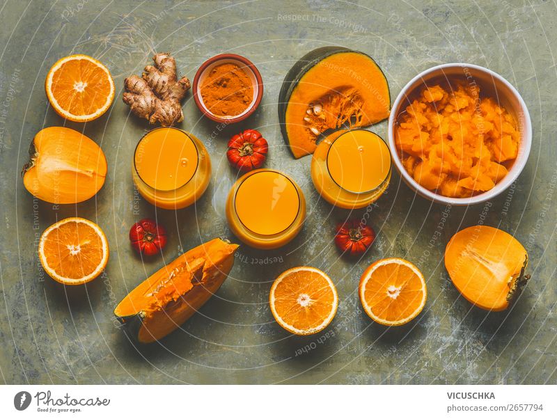Smoothie aus Kaki, Kürbis, Orange und Turmeric Lebensmittel Gemüse Frucht Ernährung Bioprodukte Vegetarische Ernährung Diät Getränk Saft Glas Stil Design