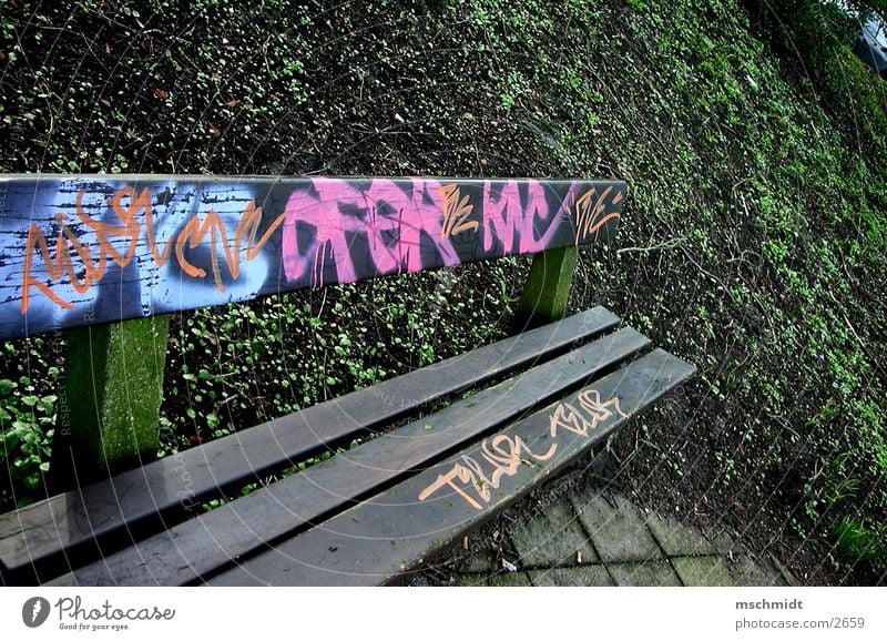 bad*bank Spray Tagger Dinge Bank dreckig Graffiti Farbe