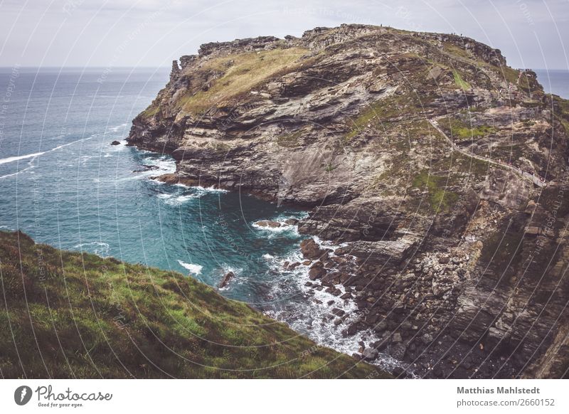 Blick auf die Küste von Tintagel in England Umwelt Natur Landschaft Urelemente Wasser Himmel Sommer Meer Nord Atlantischer Ozean Unendlichkeit maritim natürlich