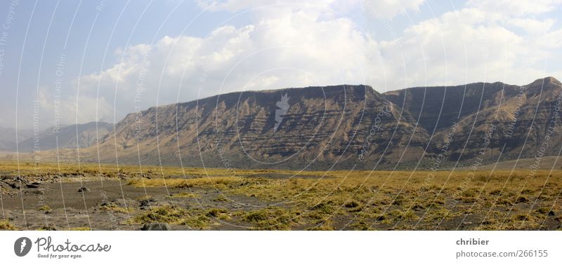 Steil,wa? Ferne Landschaft Himmel Vulkan Rift Tal Steilwand vulkanisch Tansania Afrika trist trocken bizarr Natur ruhig karg Farbfoto Außenaufnahme Tag