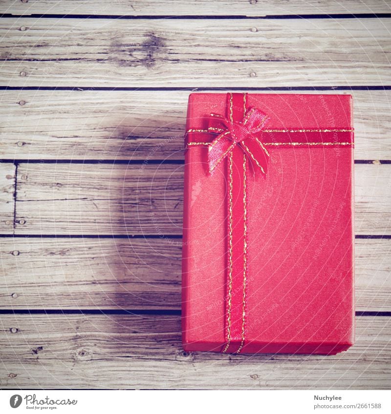 Rote Geschenkbox mit Retro-Filtereffekt Design Glück Dekoration & Verzierung Feste & Feiern Geburtstag Handwerk Papier Paket Holz Liebe neu niedlich retro rot