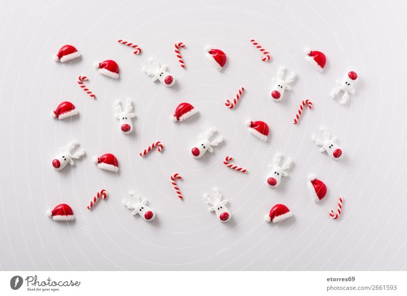 Weihnachtsornamentmuster auf weißem Hintergrund. Weihnachten & Advent Ornament Muster rot Hintergrund neutral Jahreszeiten Saison Ferien & Urlaub & Reisen