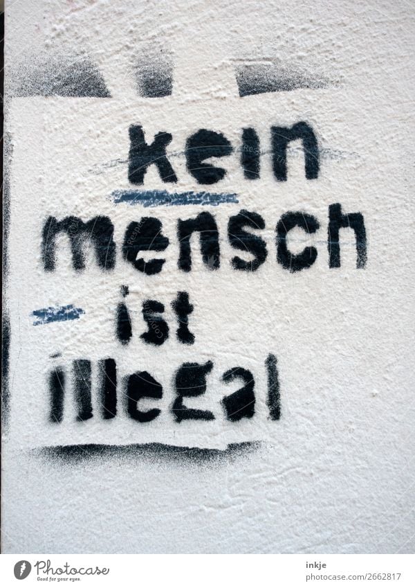 Ansage Lifestyle Mauer Wand Fassade Zeichen Schriftzeichen Graffiti schwarz weiß Gefühle Akzeptanz Einigkeit loyal Zusammensein Menschlichkeit Solidarität