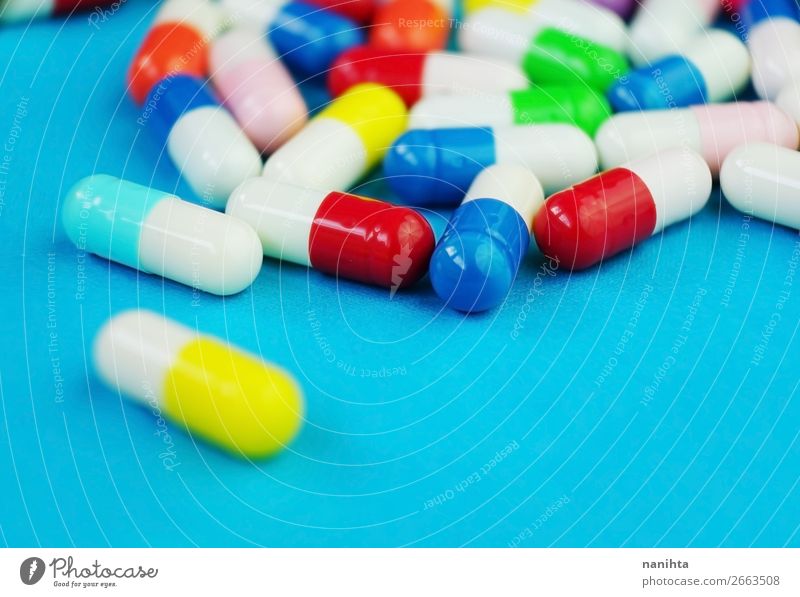 Ein detailliertes Makro von Pillen und Kapseln Design Gesundheit Gesundheitswesen Behandlung Krankheit Rauschmittel Medikament authentisch einfach klein neu