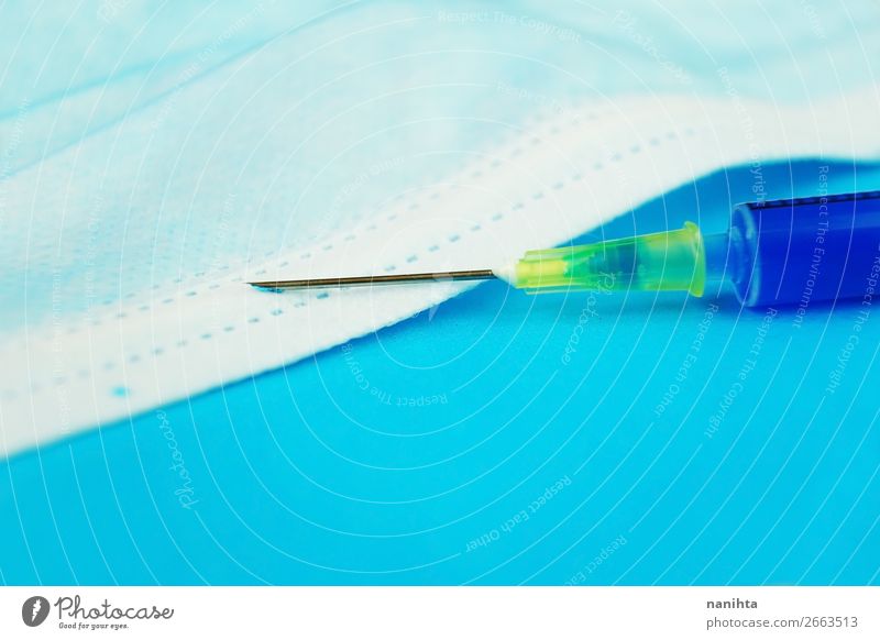 Ein detailliertes Makro einer Spritze mit Nadel Design Gesundheit Gesundheitswesen Behandlung Krankheit Rauschmittel Medikament eckig einfach Sauberkeit blau