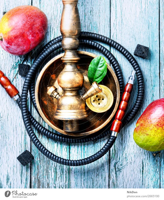 Wasserpfeife mit Mango zum Entspannen Wasserpfeifenrauch Tabak Rauchen shisha Shisha rauchen Frucht Mundstück Vergnügen Erholung Wasserpfeifen-Lounge arabisch