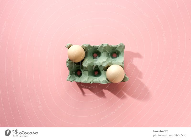 Frische Eier auf rosa Hintergrund Lebensmittel Frühstück Gesunde Ernährung frisch lecker natürlich oben gelb Proteine Hähnchen organisch Gesundheit Bauernhof