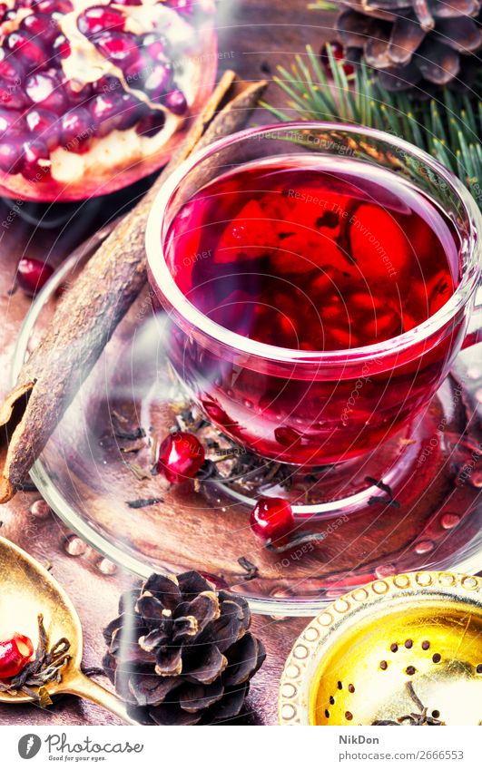Stilleben mit türkischem Granatapfeltee. Tee Winter Orientalisch trinken rot Gesundheit Tasse Frucht Glas Getränk Antioxidans Vitamin heiß Samen reif tropisch