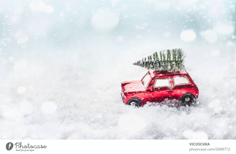Rotes Auto fährt Weihnachtsbaum in Schnee kaufen Stil Design Winter Dekoration & Verzierung Feste & Feiern Weihnachten & Advent Schneefall Fahrzeug PKW Zeichen