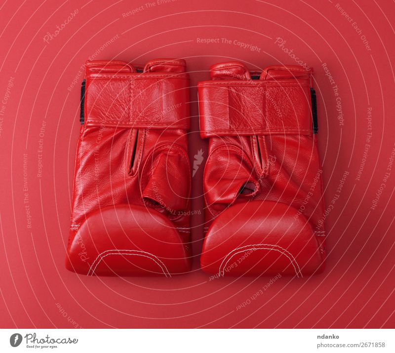 neue rote Sportleder Boxhandschuhe aus Leder Lifestyle Fitness Bekleidung Handschuhe oben Schutz Farbe Idee Konkurrenz Hintergrund Kasten Boxer Boxsport