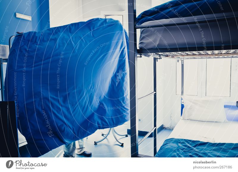 Guten Morgen, Bom Dia! Ferien & Urlaub & Reisen Erwachsenenbildung Reinigen Sauberkeit blau weiß Frühlingsgefühle Freude Lissabon Herberge Doppelbett Bett