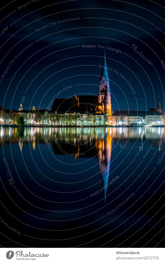 Schwerin Pfaffenteich Spiegelung Historische Altstadt bei Nacht Deutschland Stadt Hauptstadt Mecklenburg-Vorpommern historisch Altbau Nachtaufnahme