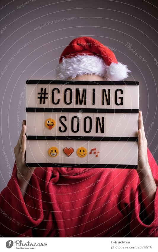 Santa Claus coming soon Entertainment Party Feste & Feiern Weihnachten & Advent Mann Erwachsene Arme Hand 1 Mensch Schauspieler Arbeitsbekleidung Mantel Mütze