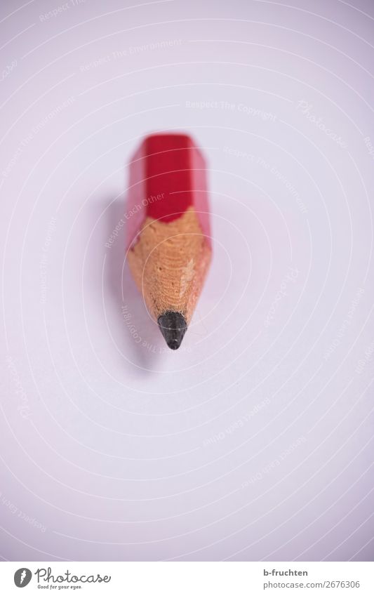 Bleistiftspitze Büroarbeit Papier Zettel Schreibstift wählen einfach klein rot Spitze Verbrauchsmaterial gebraucht Schreibwaren zeigen schreiben einzeln