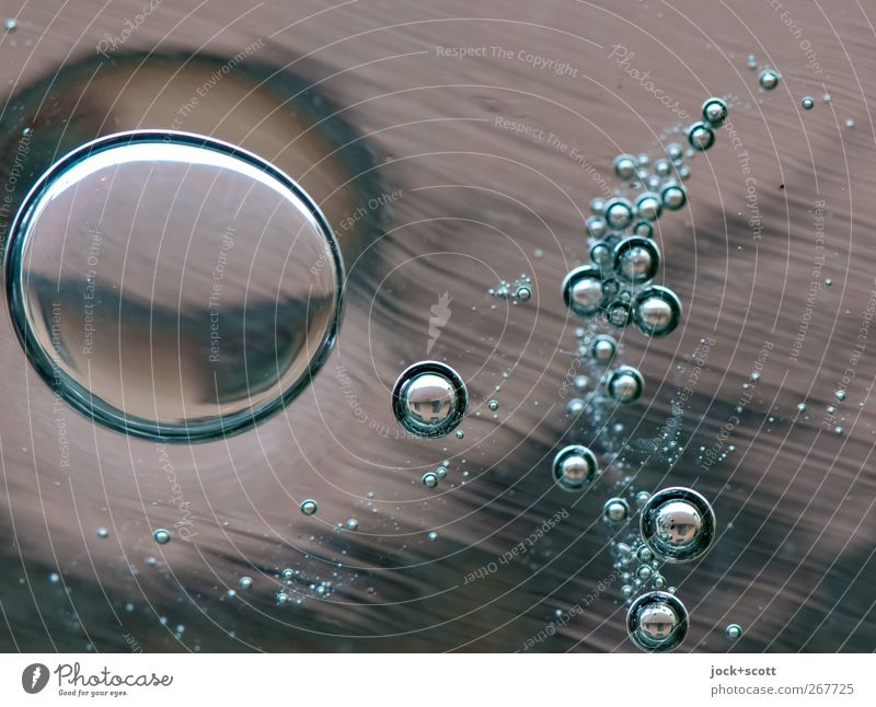 Die Luft aus dem Glas lassen Luftblase mehrere Verschiedenheit Verzerrung Partizipation Kunsthandwerk eingeschlossen Kreis Anhäufung durchsichtig durchscheinend