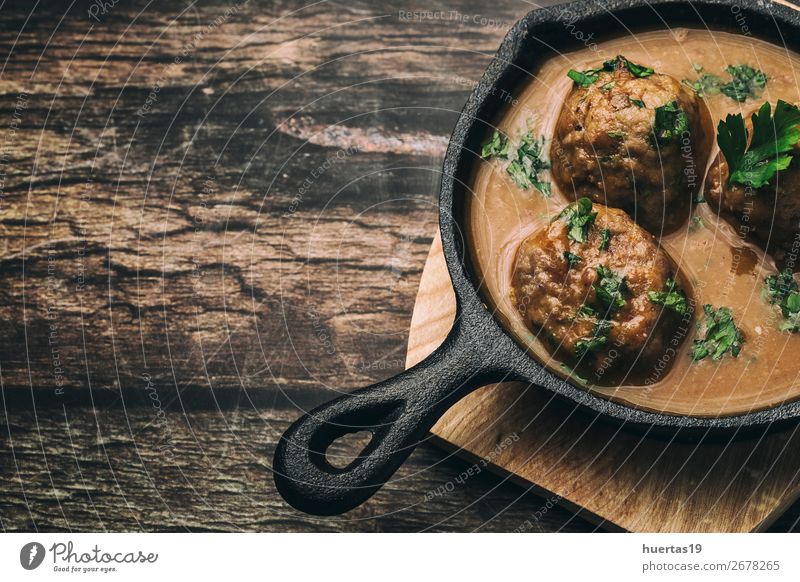 Hausgemachte Albondigas mit spanischer Sauce Lebensmittel Fleisch Wurstwaren Kräuter & Gewürze Mittagessen Italienische Küche Gabel Kunst lecker oben rot