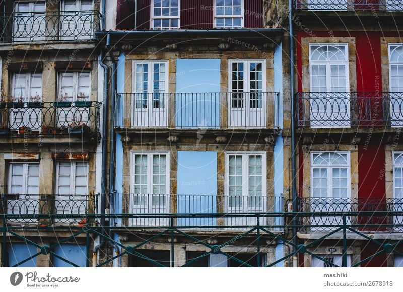 traditionelle Fassaden alter Häuser in Porto, Portugal schön Ferien & Urlaub & Reisen Tourismus Haus Kultur Stadt Stadtzentrum Gebäude Architektur Straße