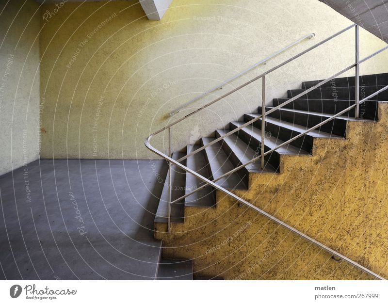 scala Stadt Menschenleer Mauer Wand Treppe ästhetisch Sauberkeit gelb grau Treppenhaus Treppengeländer Geländer Gedeckte Farben Innenaufnahme Licht Kontrast