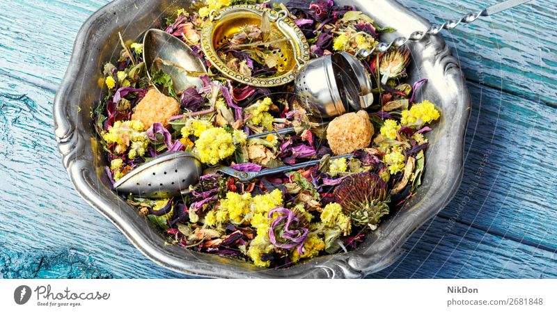 Trockener Kräutertee Tee Blatt trinken Kraut Gesundheit natürlich trocknen Kräuterbuch Antioxidans Pflanze Blume aromatisch Löffel Haufen Aroma Blütenblatt