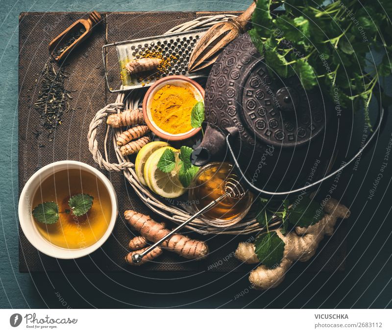 Zutaten für gesunden Turmeric Ingwer Tee Lebensmittel Kräuter & Gewürze Ernährung Frühstück Getränk Heißgetränk Geschirr Tasse Stil Design Gesundheit Behandlung