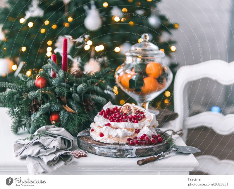 Baisertorte Pavlova mit frischen roten Johannisbeeren Käse Dessert Reichtum Sommer Feste & Feiern Weihnachten & Advent klein lecker pavlova Kuchen Schaumgebäck