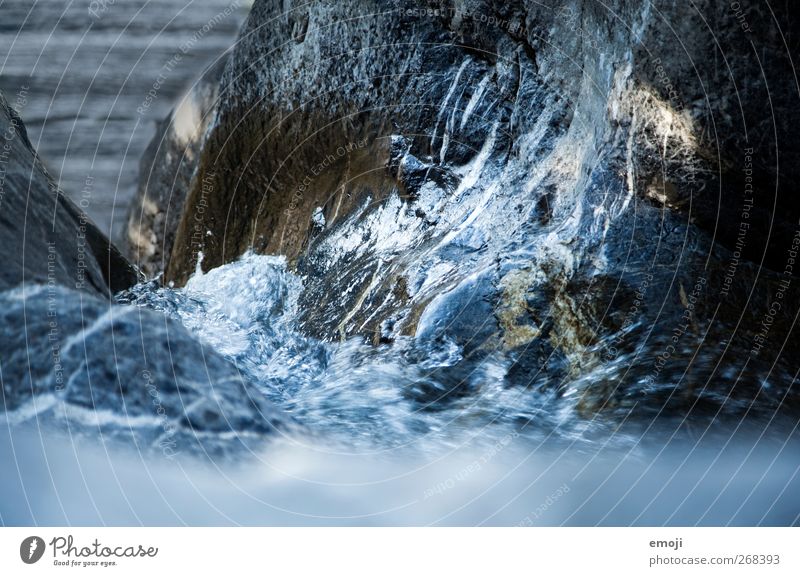 Wasserfall Umwelt Natur Urelemente Erde Bach Fluss kalt blau Gesteinsformationen Stein Farbfoto Außenaufnahme Menschenleer Tag Licht Schatten