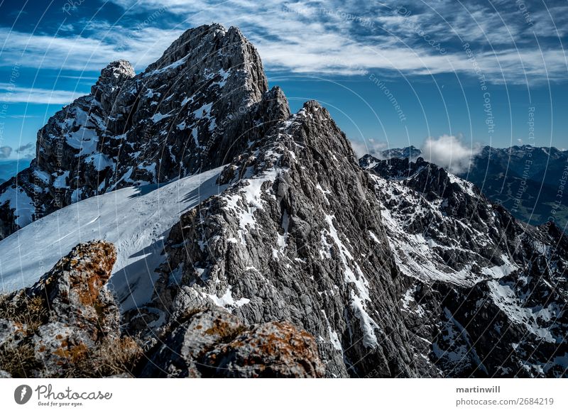 Gebirgsgrat zum Dirndln in der Dachsteingruppe wandern Schönes Wetter Felsen Alpen Berge u. Gebirge Bergkamm Grat Gipfel Felswand Aussicht Wolken Gipfelkreuz