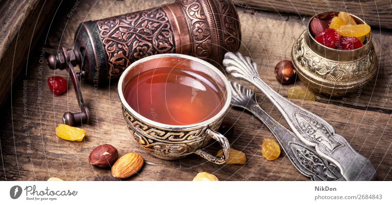 Tee im arabischen Stil trinken Tasse Lebensmittel Osten Getränk Türkisch Ramadan Östlich Islam süß Religion Orientalisch muslimisch Bestandteil asiatisch Aroma