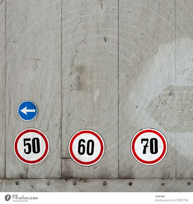 40 Verkehr Verkehrsmittel Güterverkehr & Logistik Lastwagen Zeichen Schriftzeichen Hinweisschild Warnschild Pfeil Verkehrsschild Geschwindigkeit einfach