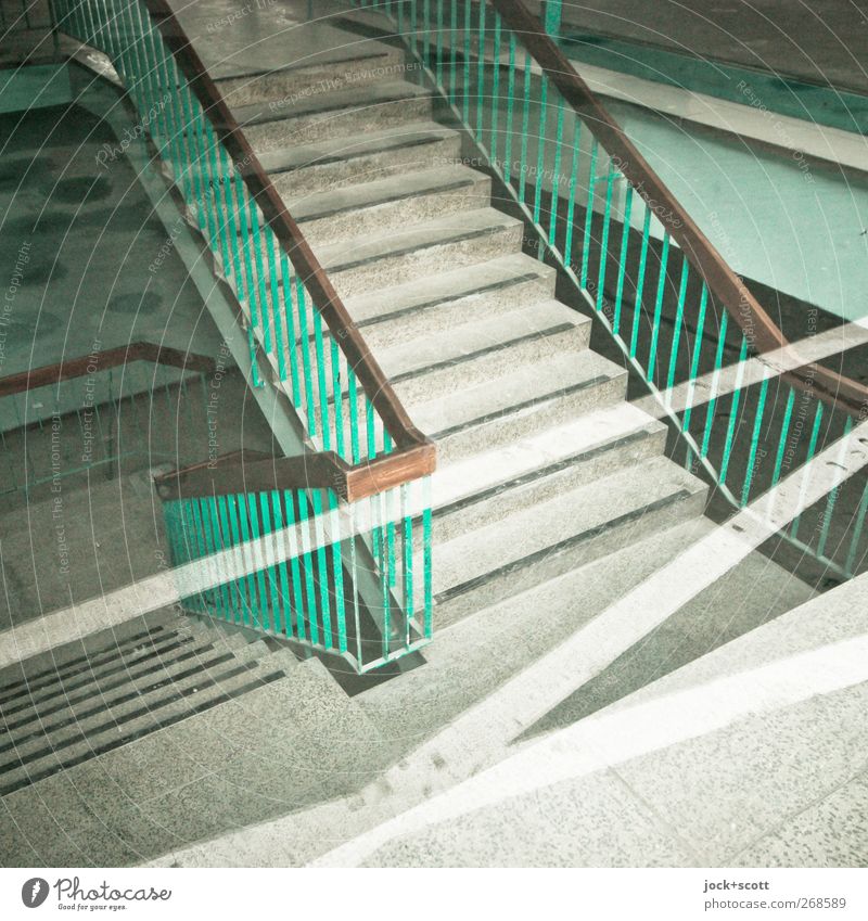 Treppe ohne Witz Bürogebäude Treppengeländer Treppenhaus Stein Kreuz Linie Streifen eckig hell Sauberkeit trist unten grün Stimmung Toleranz Ordnungsliebe