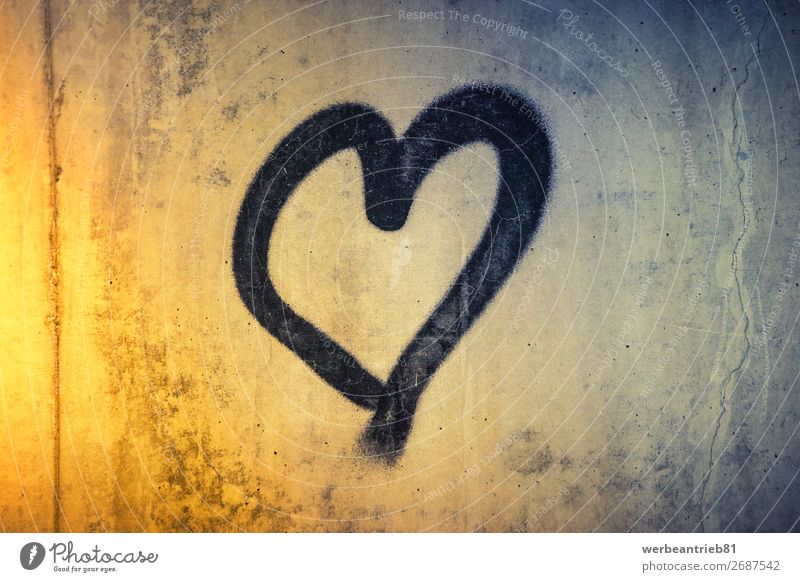 Gezeichnetes Herz auf einem Steinhintergrund Graffiti Gemälde Hintergrundbild herzförmig Menschenleer Liebe Material Sonnenlicht rau Sommer alt Jahrestag