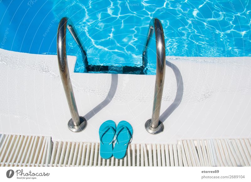 Zugang zum Eingang eines Pools Schwimmbad Sommer Wasser Erfrischung blau Sauberkeit Ferien & Urlaub & Reisen Urlaubsort Badeurlaub Erholung Reichtum Paradies