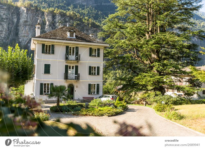 # 749 Italien Alpen Bed and Breakfast Hotel alt historisch Morgen Felsen Farbfoto Vordergrund Schönes Wetter ruhig friedlich Erholung Ferien & Urlaub & Reisen
