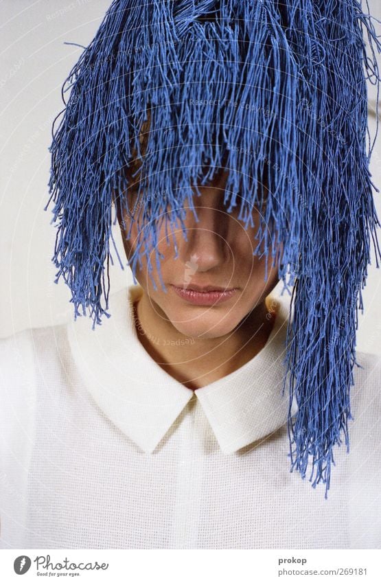 Klar und blau elegant Stil Design Haare & Frisuren Mensch feminin Junge Frau Jugendliche Erwachsene Mode Hemd Accessoire Hut Mütze langhaarig Coolness frisch