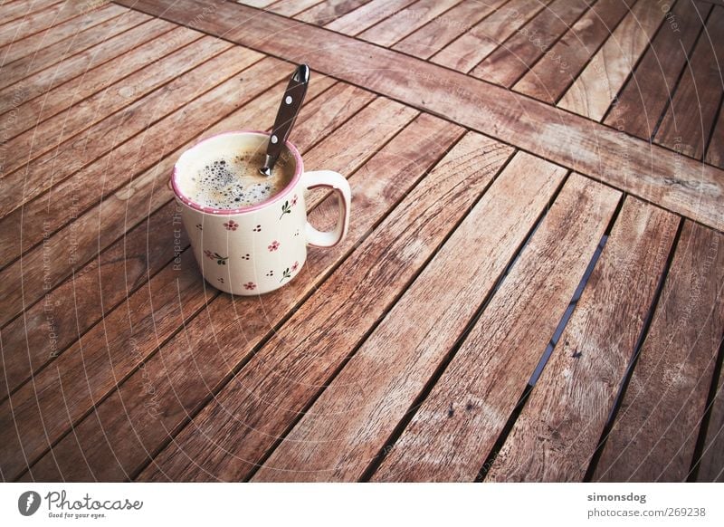guter kaffee Frühstück Kaffeetrinken Getränk Heißgetränk Tasse Löffel Erholung genießen Sinnesorgane Kaffeetasse heiß lecker Genusssucht Holztisch Blumenmuster