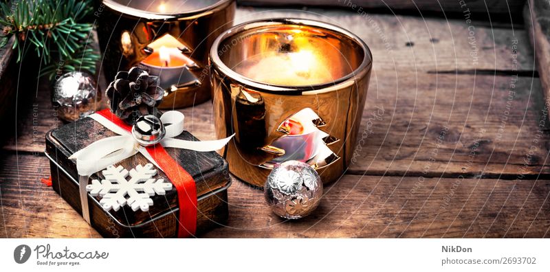 Retro-Weihnachtsschmuck mit Weihnachten Feiertag Leuchter retro Geschenk Kasten Kerze Feuer Dekoration & Verzierung Winter Jahr neu Ornament festlich Kugel