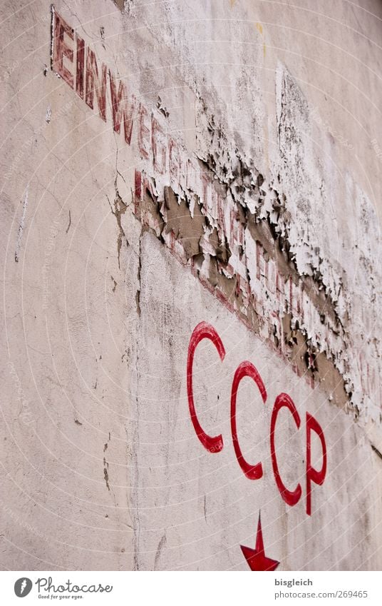 CCCP Berlin Deutschland Europa Mauer Wand Stein alt historisch retro Stadt grau rot Russland Farbfoto Gedeckte Farben Außenaufnahme Menschenleer Tag