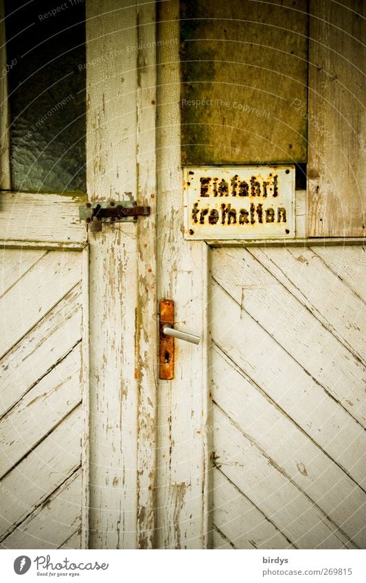 Einfahrt freihalten Tür Namensschild Schriftzeichen Schilder & Markierungen Hinweisschild Warnschild authentisch kaputt Nostalgie Stadt Verfall