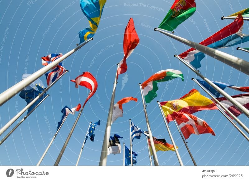 International Wirtschaft Wolkenloser Himmel Zeichen Fahne Politik & Staat international Europa multikulturell Frieden Gesellschaft (Soziologie) weltweit