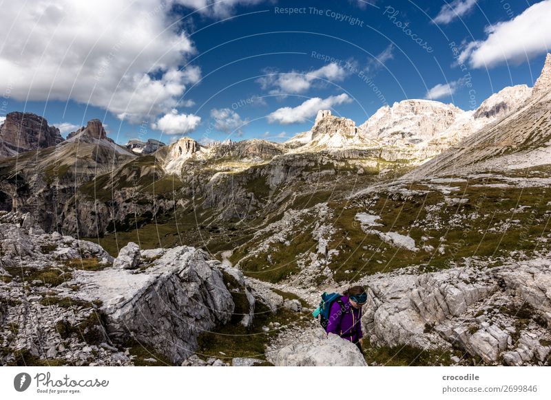 # 806 Drei Zinnen Dolomiten Sextener Dolomiten Weltkulturerbe Hochebene Farbfoto wandern Fußweg Gipfel Bergsteigen Alpen Berge u. Gebirge Schönes Wetter Wiese