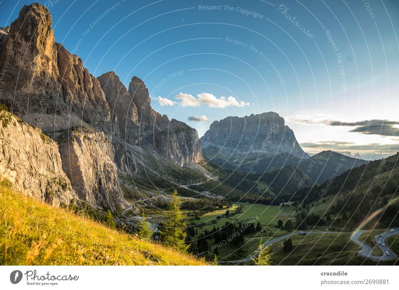 Grödenerjoch mit Blick zum Langkofel Grödener Joch Berge u. Gebirge Dolomiten Südtirol Bergstraße roadtrip Sonnenuntergang Idylle Sommerurlaub wandern
