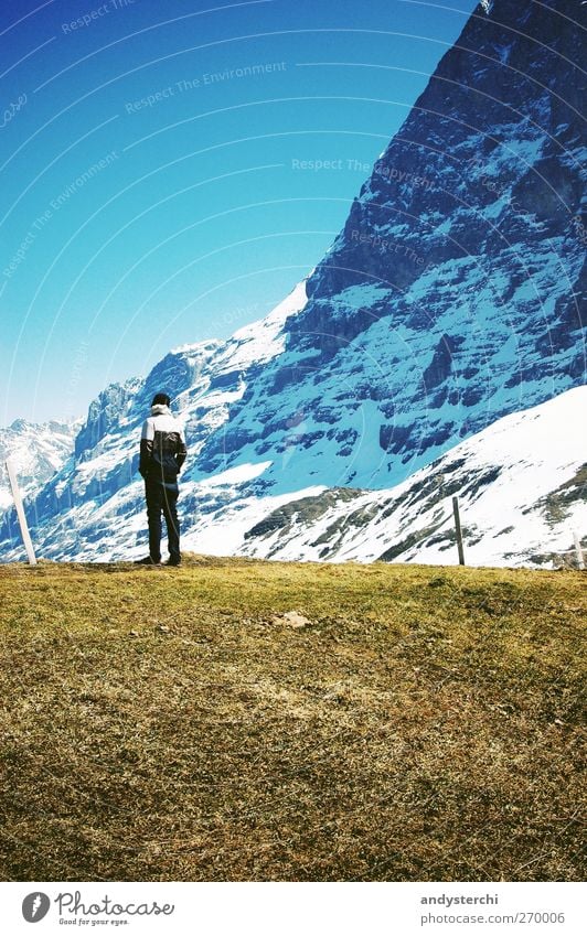 Eiger-Nordwand Tourismus Ausflug Schnee Berge u. Gebirge wandern Mensch Mann Erwachsene 1 Landschaft Frühling Schönes Wetter Gras Felsen Alpen Gipfel