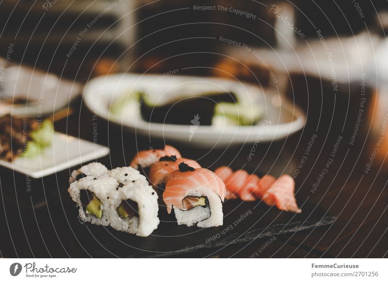 Sushi on black slate plate Lebensmittel Fisch Meeresfrüchte Ernährung Büffet Brunch Bioprodukte Asiatische Küche genießen Lachs Avocado Reis Gesunde Ernährung
