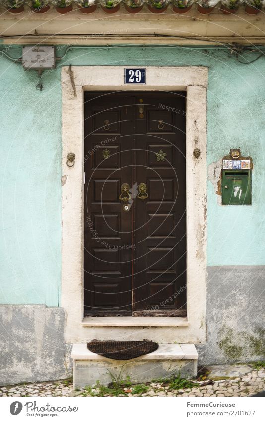 Door in Portugal Haus Ferien & Urlaub & Reisen Häusliches Leben Reisefotografie Tür Fassade mehrfarbig türkis Farbfoto Außenaufnahme Zentralperspektive